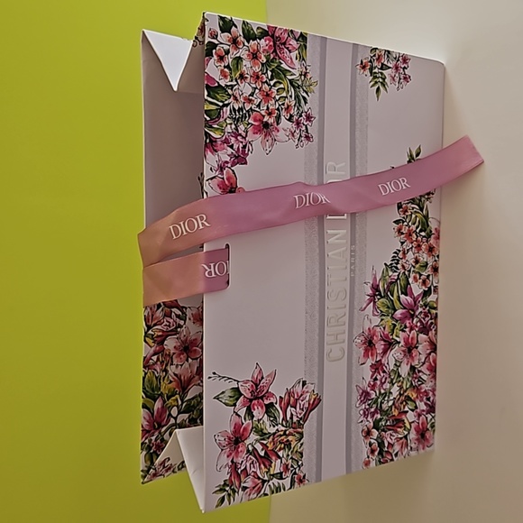 NWT Dior flower gift bag with pink logo ties 💗 - Picture 5 of 5